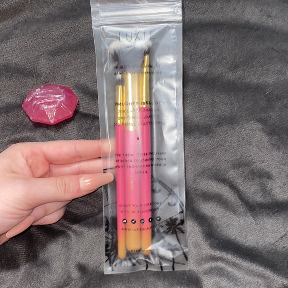 🍂NWT 3 piece brush set with cleaner! - Picture 4 of 4